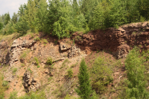 Niezgodne zaleganie warstw dolomit&oacute;w i piaskowc&oacute;w permsko-triasowych